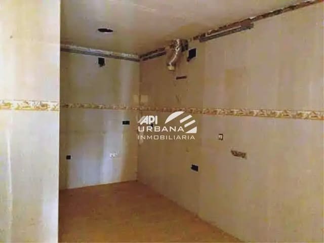 Adosado de 5 habitaciones en Montilla en venta - 65.000 € (Ref: 9963585)