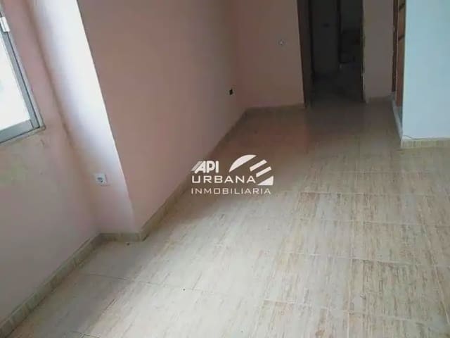 Adosado de 5 habitaciones en Montilla en venta - 65.000 € (Ref: 9963585)
