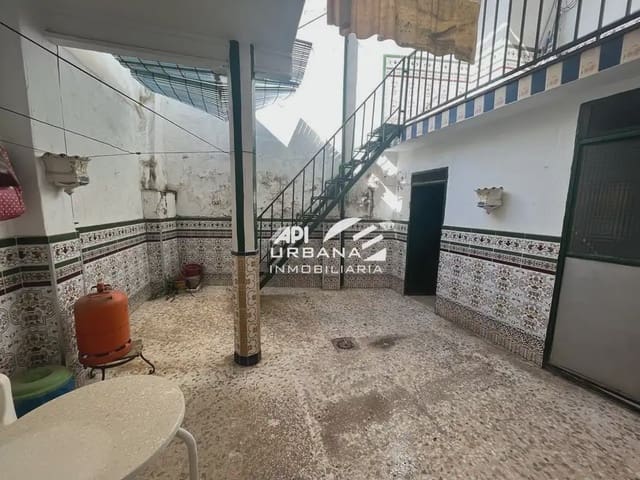 Casa de 4 habitaciones en Lucena en venta con garaje - 120.000 € (Ref: 9963586)