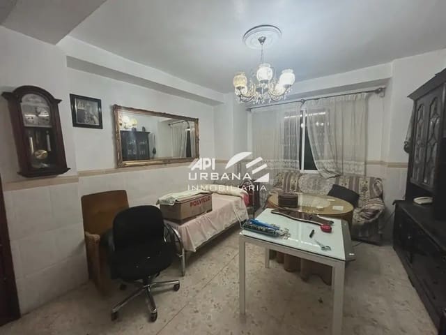 Casa de 4 habitaciones en Lucena en venta con garaje - 120.000 € (Ref: 9963586)