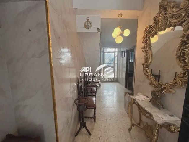 Casa de 4 habitaciones en Lucena en venta con garaje - 120.000 € (Ref: 9963586)