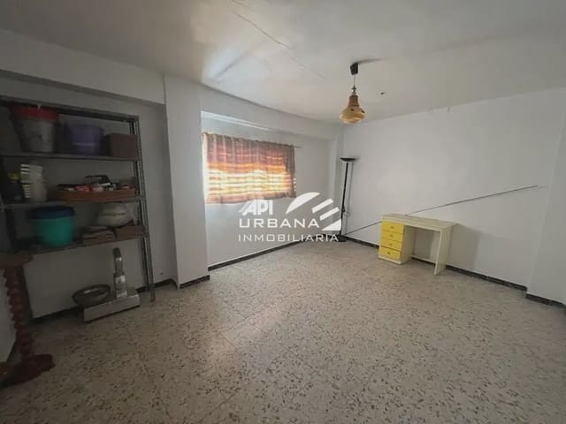 Casa de 4 habitaciones en Lucena en venta con garaje - 120.000 € (Ref: 9963586)