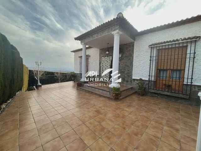 Chalet de 4 habitaciones en Lucena en venta con piscina garaje - 260.000 € (Ref: 9963590)
