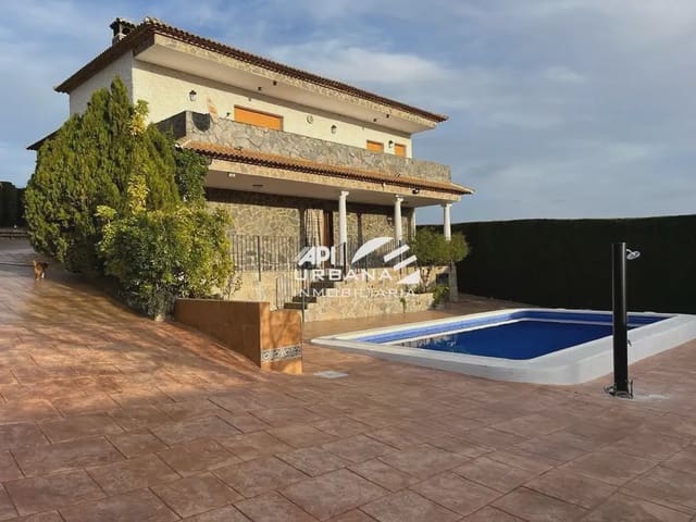 Chalet de 4 habitaciones en Lucena en venta con piscina garaje - 260.000 € (Ref: 9963590)