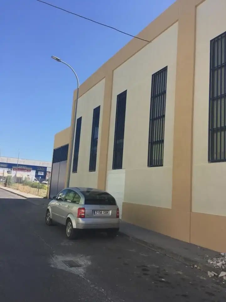 Commercieel te koop in Lucena - € 210.000 (Ref: 9963592)