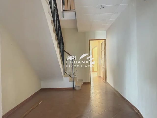 Casa de 5 habitaciones en Puente Genil en venta - 109.000 € (Ref: 9963601)