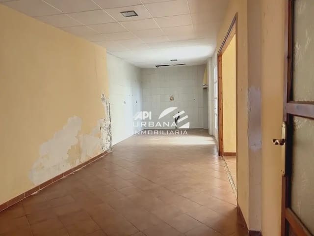 Casa de 5 habitaciones en Puente Genil en venta - 109.000 € (Ref: 9963601)