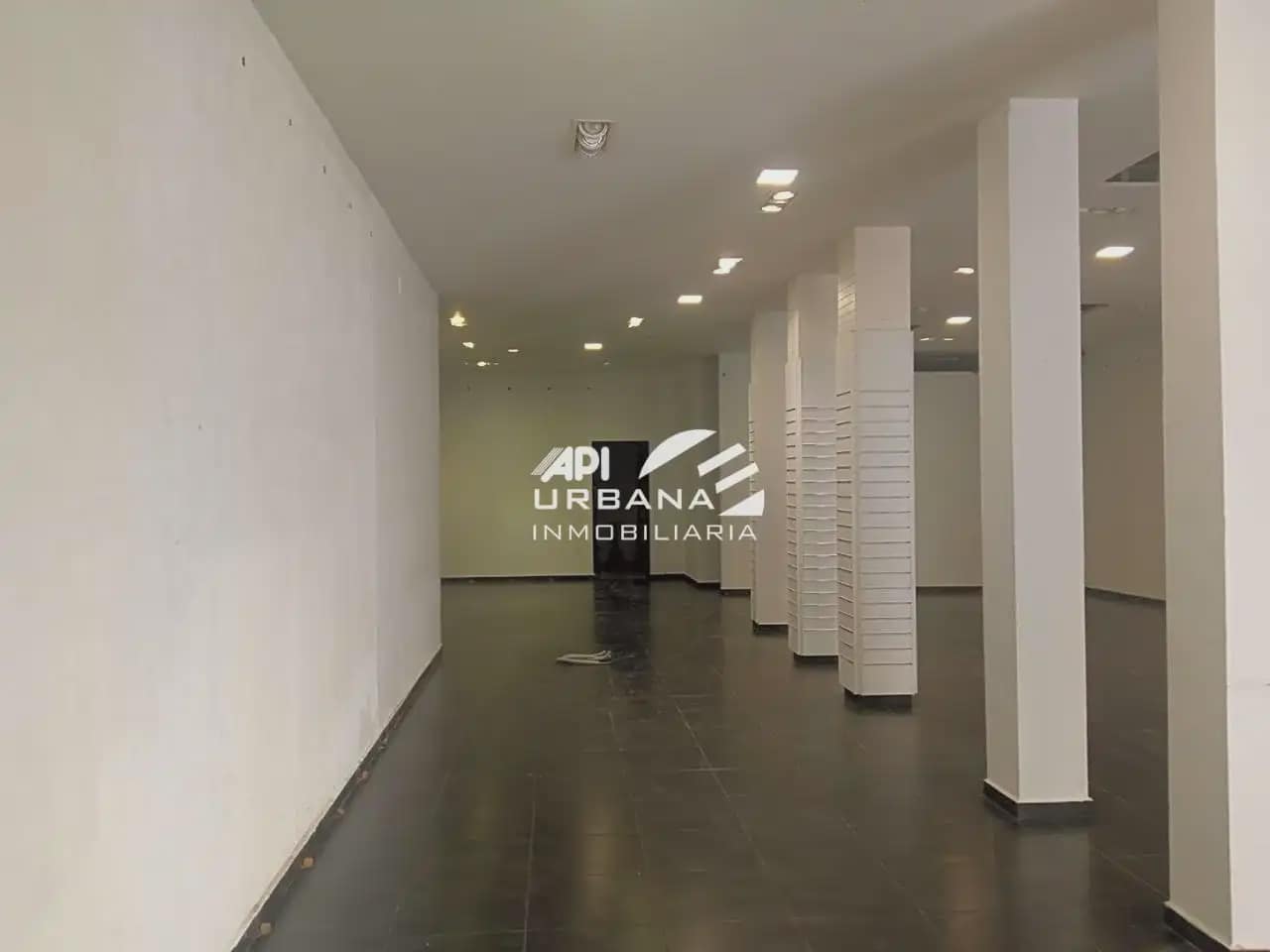 Kaupallinen vuokrattavana paikassa Lucena - 1 200 € (Ref: 9963617)