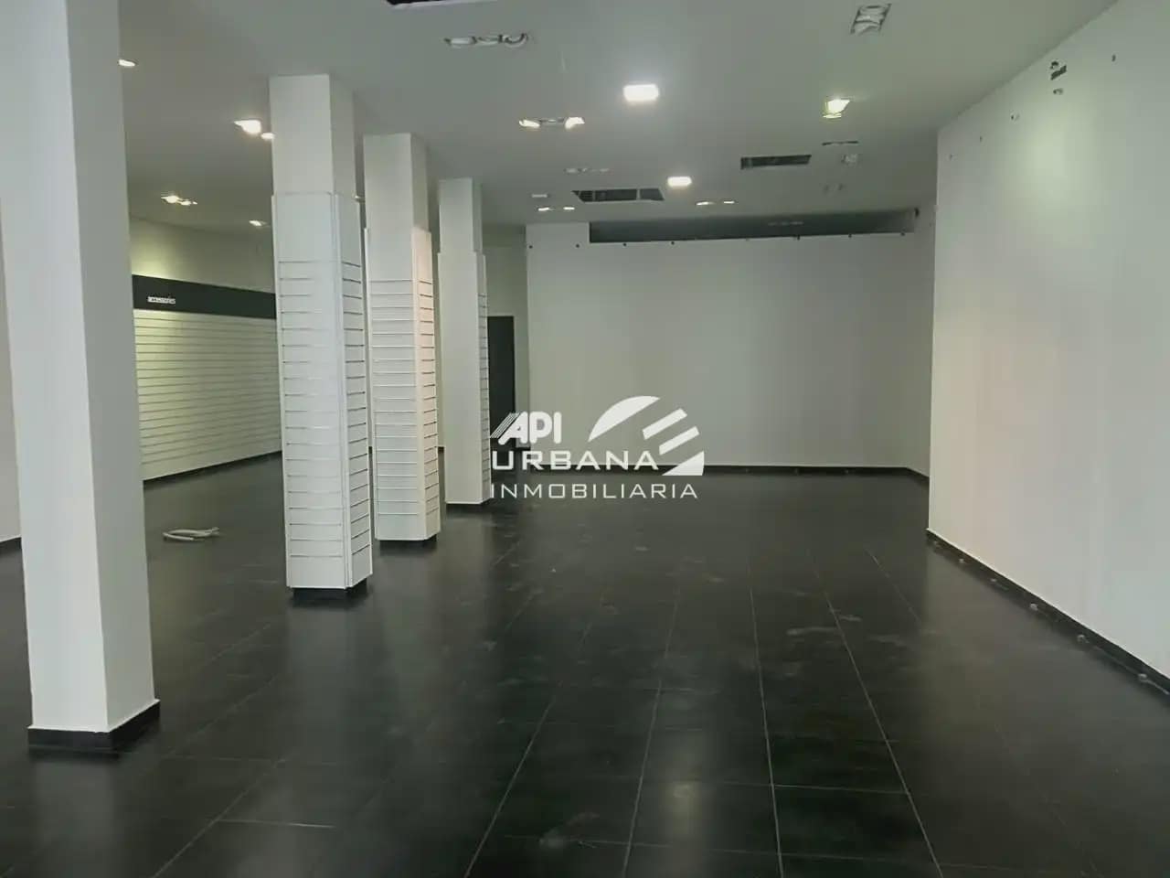 Kaupallinen vuokrattavana paikassa Lucena - 1 200 € (Ref: 9963617)