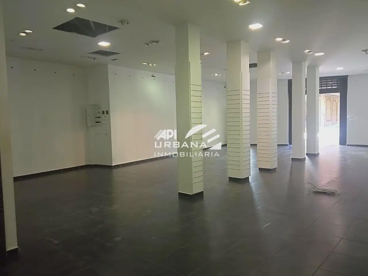 Kaupallinen vuokrattavana paikassa Lucena - 1 200 € (Ref: 9963617)