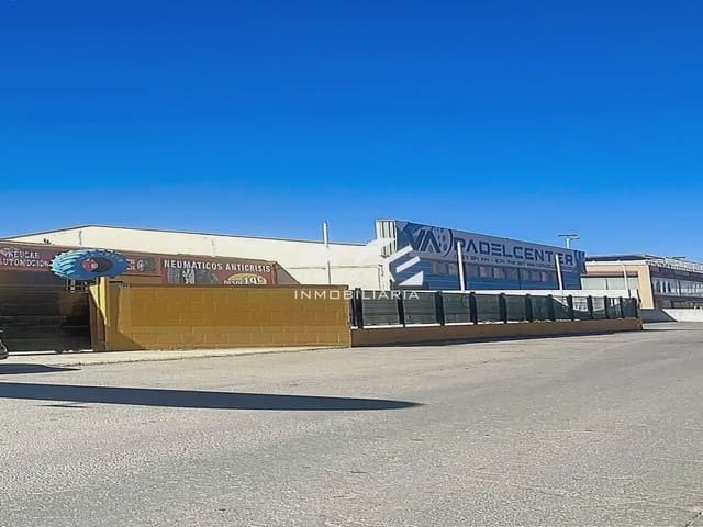 Kommersiell till salu i Lucena - 300 000 € (Ref: 9963625)