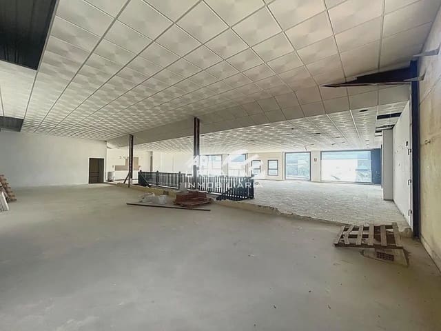 Erhverv til leje i Lucena - € 2.900 (Ref: 9963627)