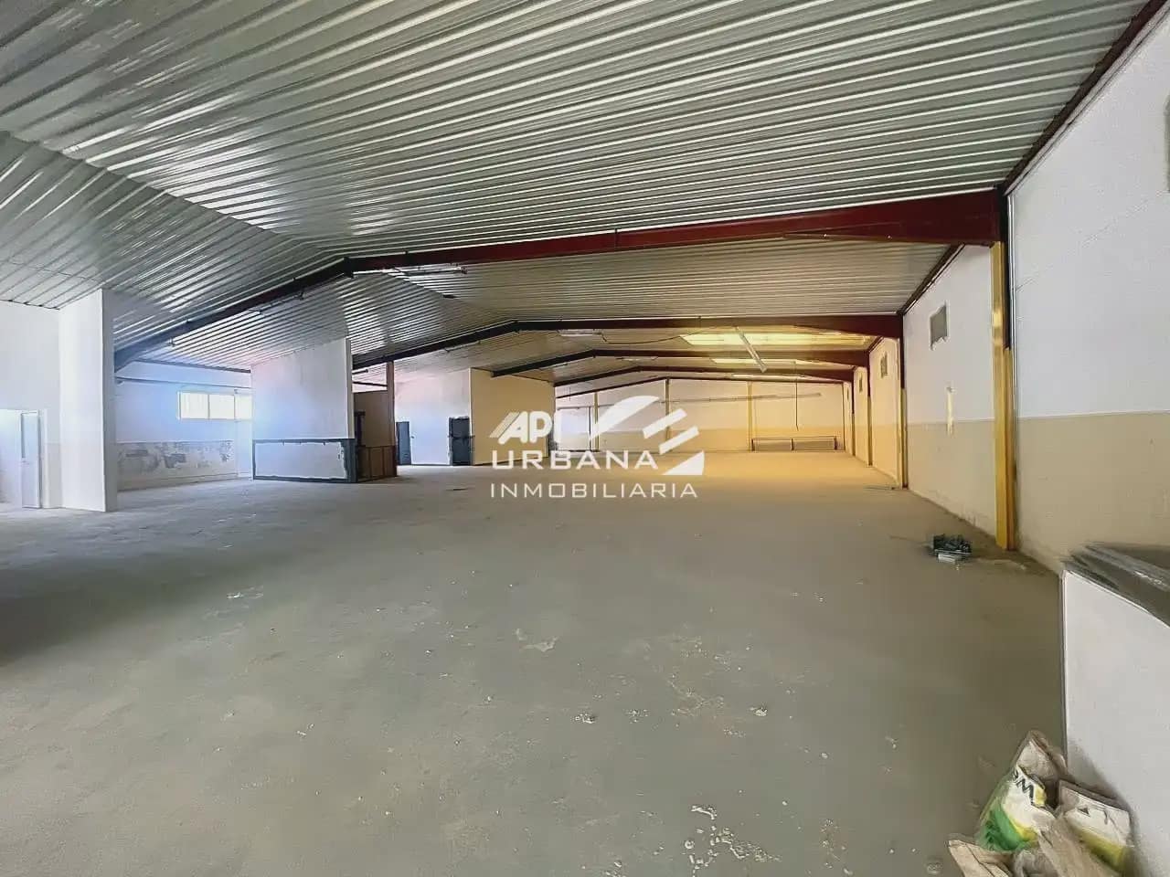 Erhverv til leje i Lucena - € 2.900 (Ref: 9963627)