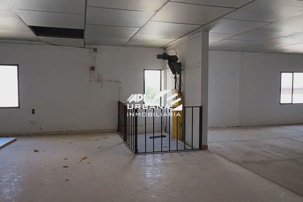 Gewerbe zu verkaufen in Lucena - 183.446 € (Ref: 9963638)