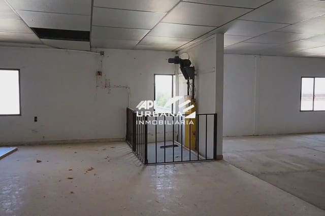 Gewerbe zu verkaufen in Lucena - 183.446 € (Ref: 9963638)