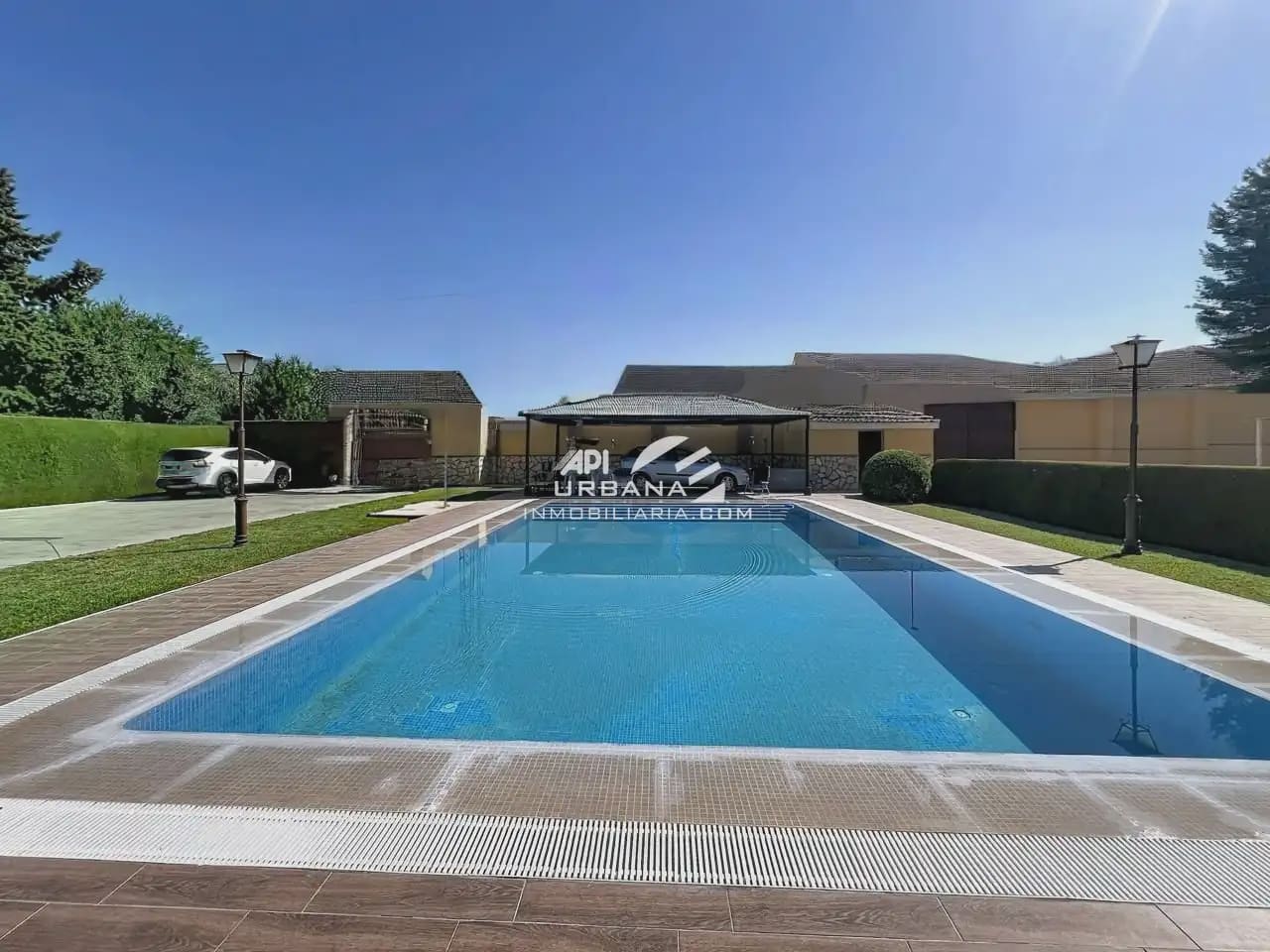 4 Zimmer Villa zu verkaufen in Lucena mit Pool - 395.000 € (Ref: 9963644)