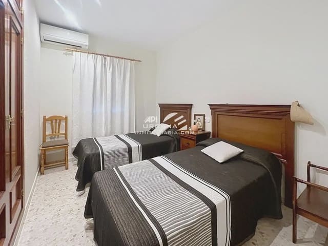 4 Zimmer Villa zu verkaufen in Lucena mit Pool - 395.000 € (Ref: 9963644)