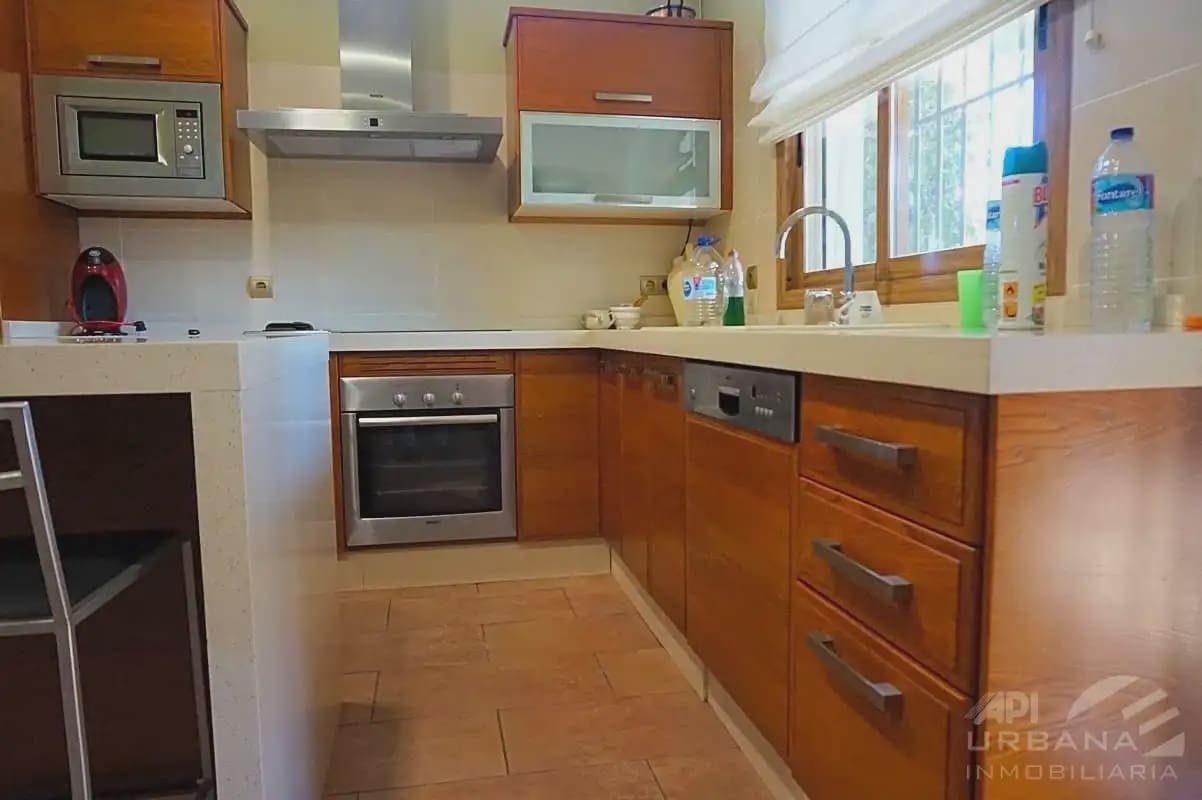 5 bedroom Villa for sale in Lucena with pool - € 550,000 (Ref: 9963645)
