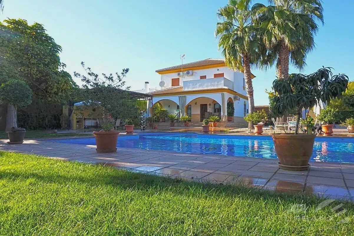 5 bedroom Villa for sale in Lucena with pool - € 550,000 (Ref: 9963645)