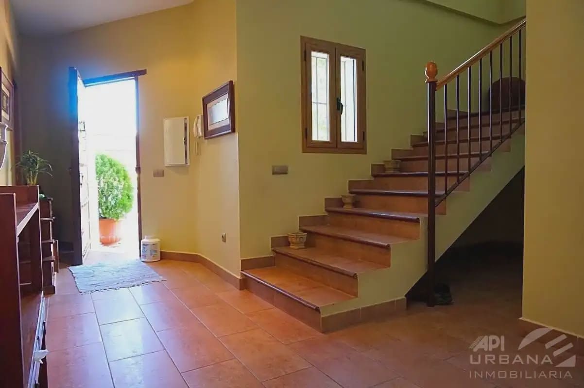 5 bedroom Villa for sale in Lucena with pool - € 550,000 (Ref: 9963645)