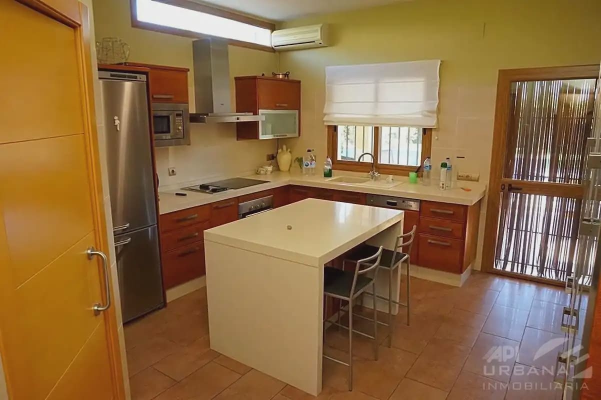 5 bedroom Villa for sale in Lucena with pool - € 550,000 (Ref: 9963645)