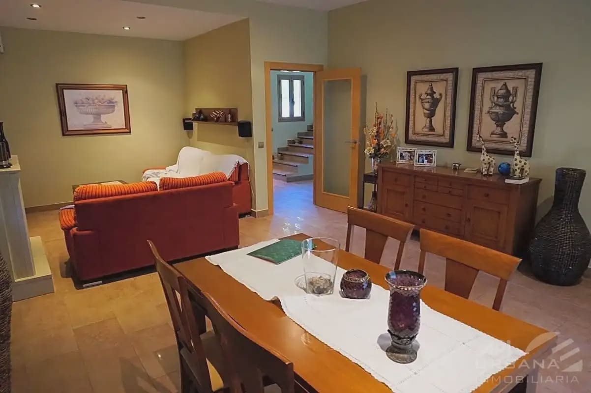 5 bedroom Villa for sale in Lucena with pool - € 550,000 (Ref: 9963645)
