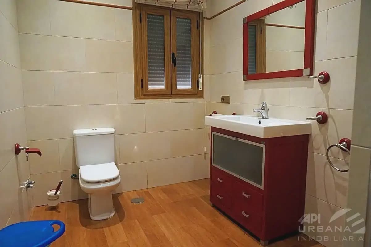 5 bedroom Villa for sale in Lucena with pool - € 550,000 (Ref: 9963645)