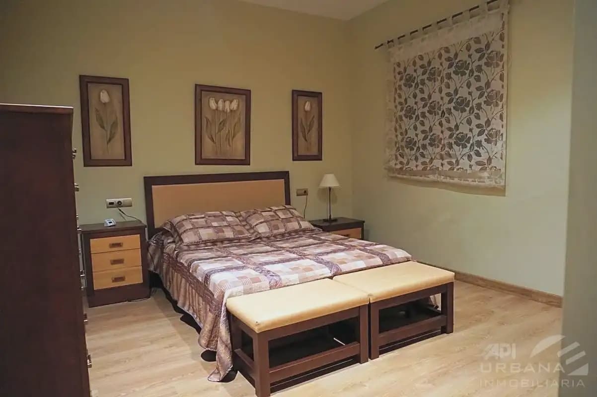 5 bedroom Villa for sale in Lucena with pool - € 550,000 (Ref: 9963645)
