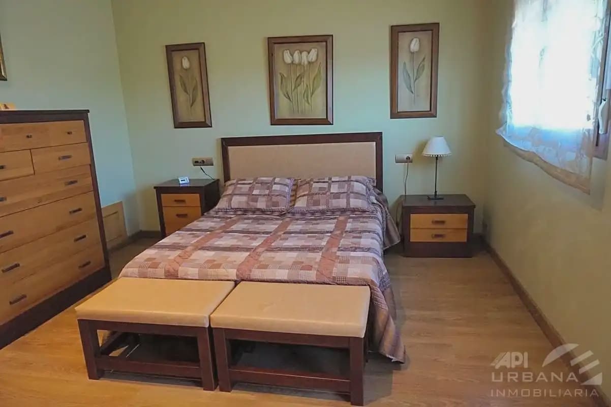 5 bedroom Villa for sale in Lucena with pool - € 550,000 (Ref: 9963645)