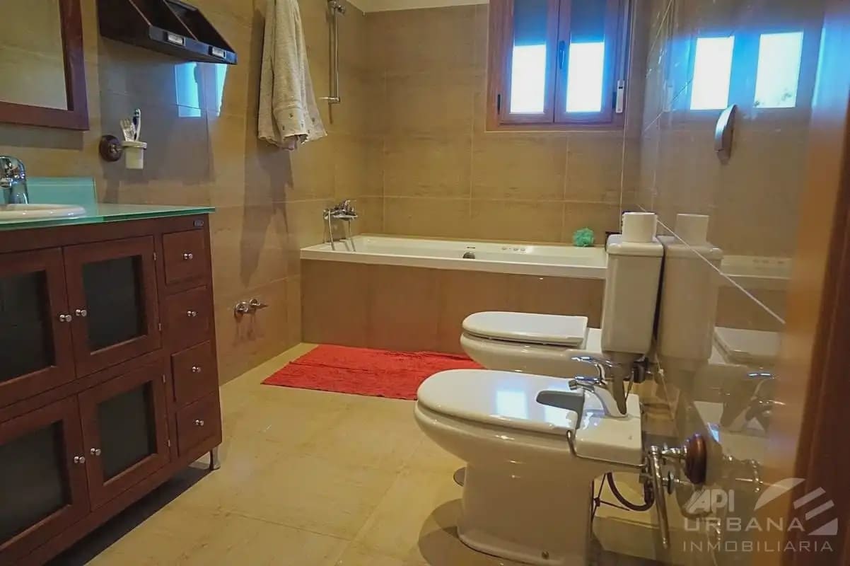 5 bedroom Villa for sale in Lucena with pool - € 550,000 (Ref: 9963645)