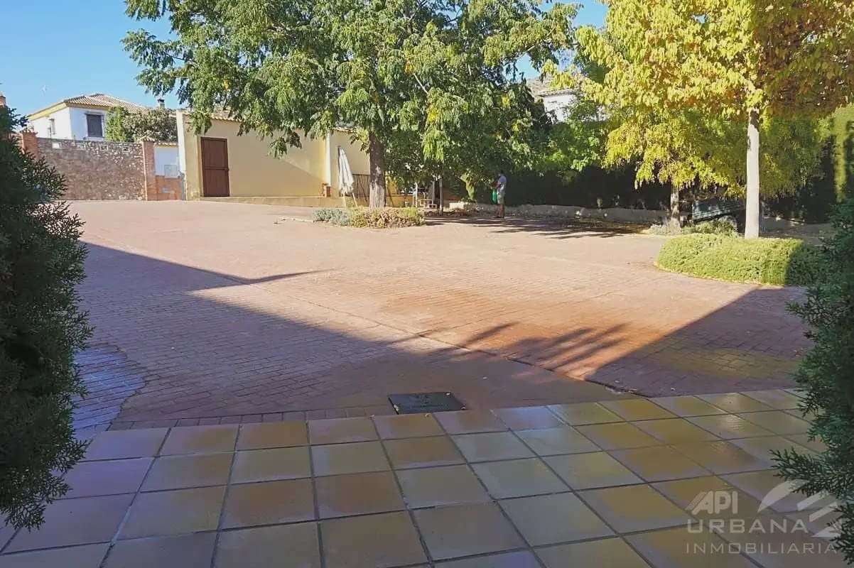 5 bedroom Villa for sale in Lucena with pool - € 550,000 (Ref: 9963645)