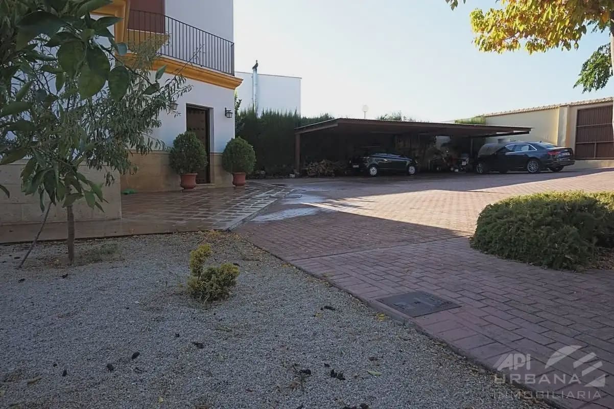 5 bedroom Villa for sale in Lucena with pool - € 550,000 (Ref: 9963645)