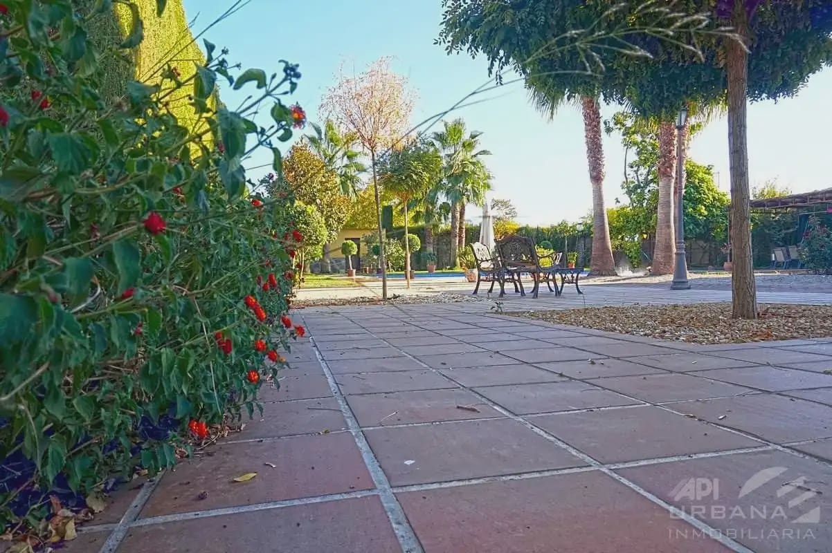5 bedroom Villa for sale in Lucena with pool - € 550,000 (Ref: 9963645)