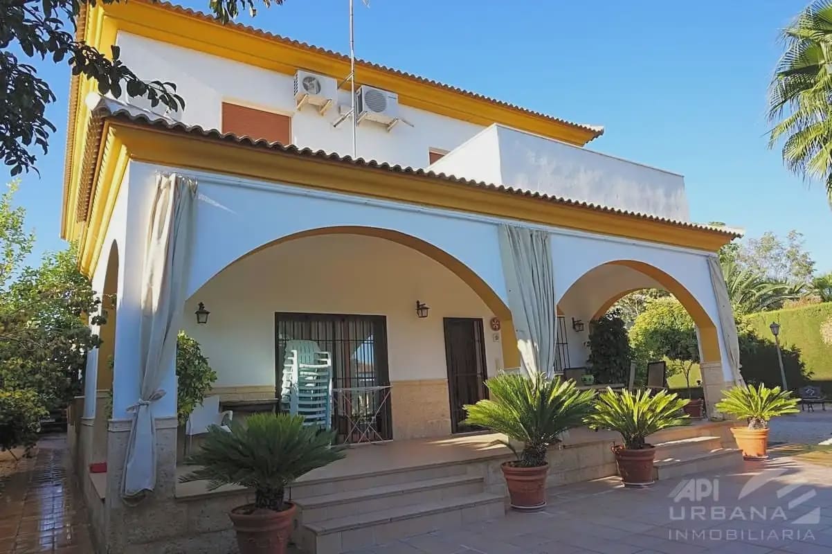 5 bedroom Villa for sale in Lucena with pool - € 550,000 (Ref: 9963645)