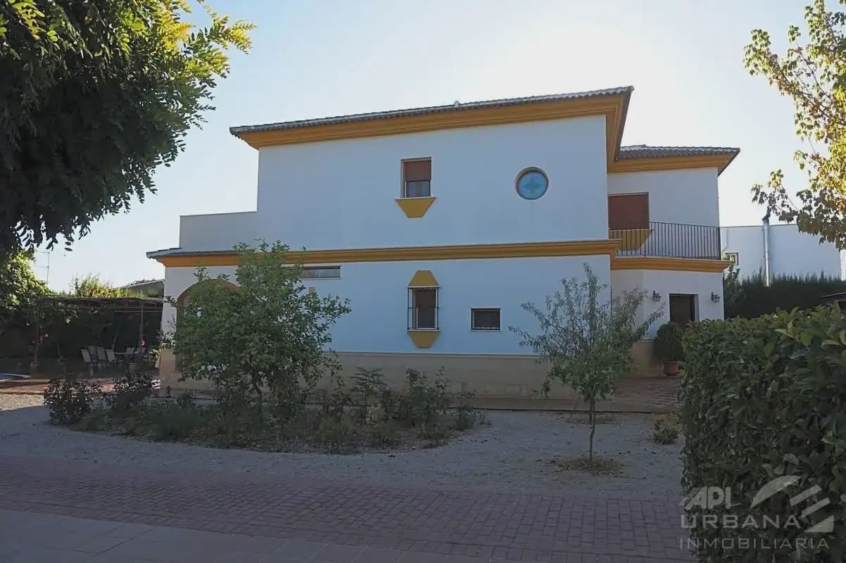 5 bedroom Villa for sale in Lucena with pool - € 550,000 (Ref: 9963645)