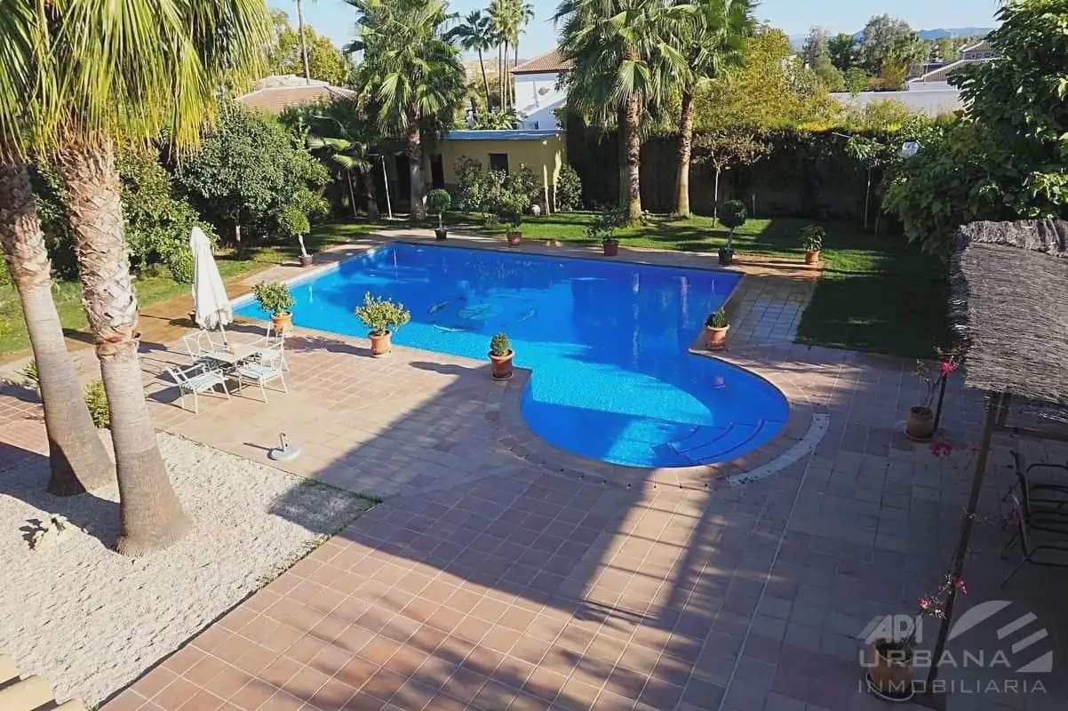 5 bedroom Villa for sale in Lucena with pool - € 550,000 (Ref: 9963645)