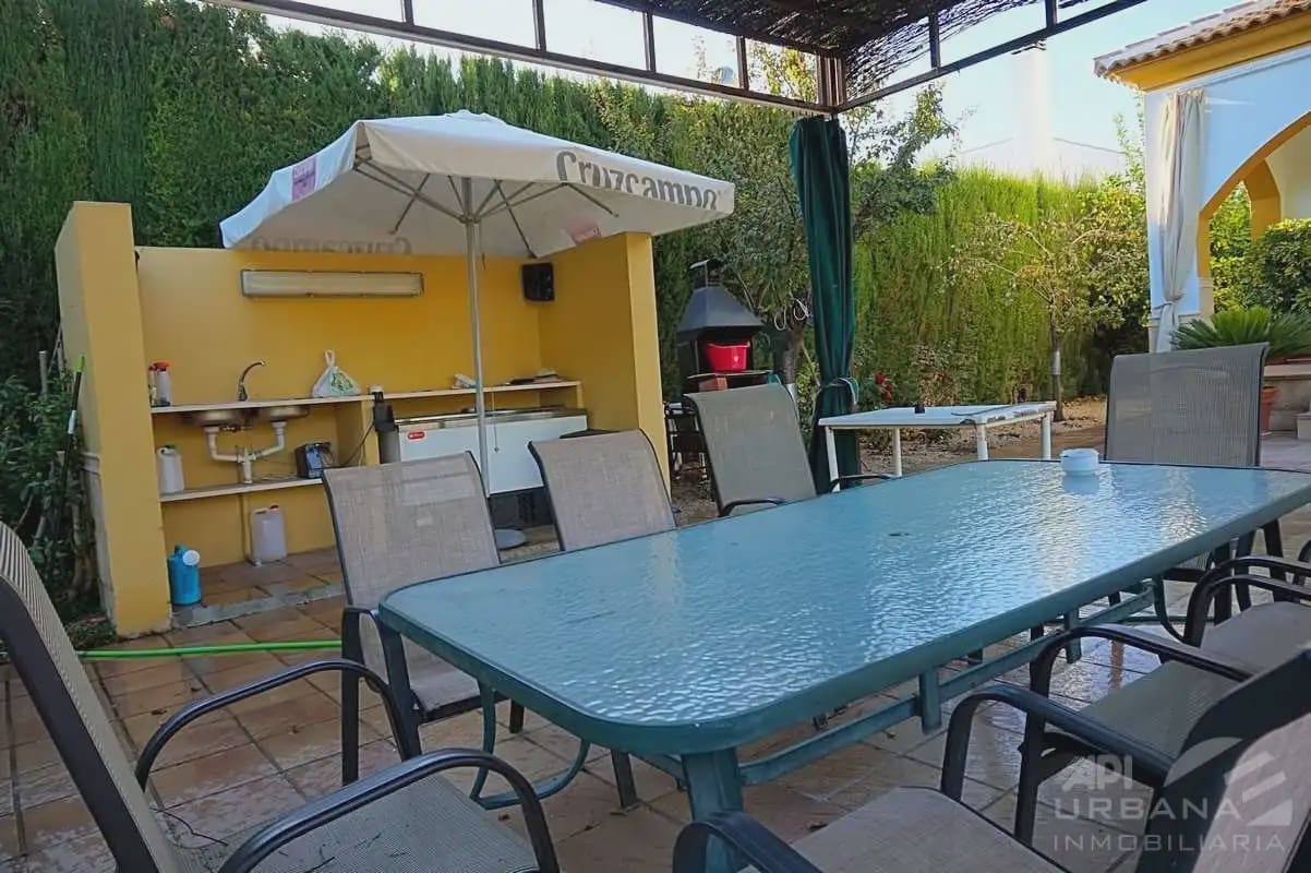5 bedroom Villa for sale in Lucena with pool - € 550,000 (Ref: 9963645)
