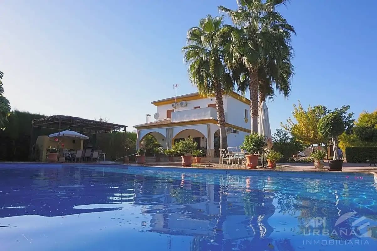 5 bedroom Villa for sale in Lucena with pool - € 550,000 (Ref: 9963645)