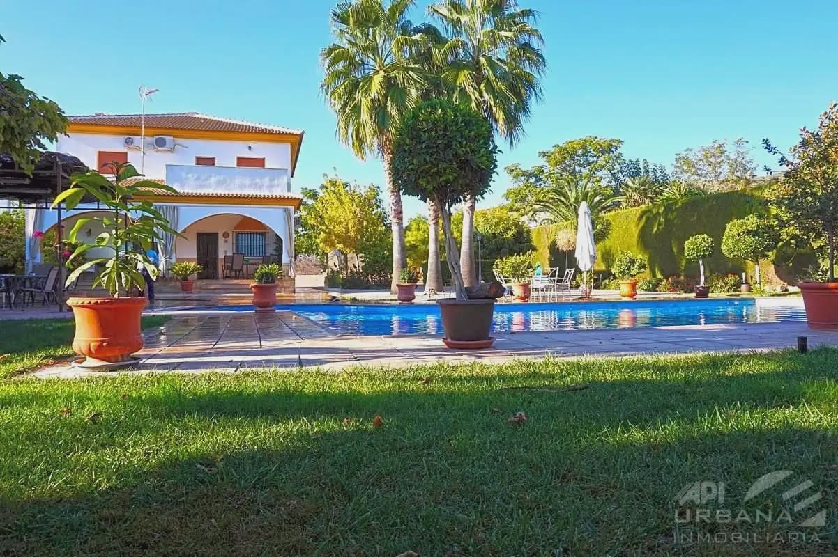 5 bedroom Villa for sale in Lucena with pool - € 550,000 (Ref: 9963645)