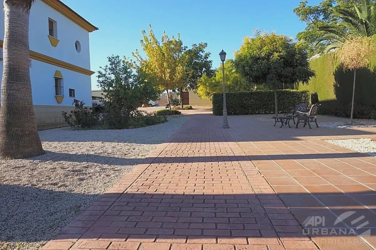 5 bedroom Villa for sale in Lucena with pool - € 550,000 (Ref: 9963645)
