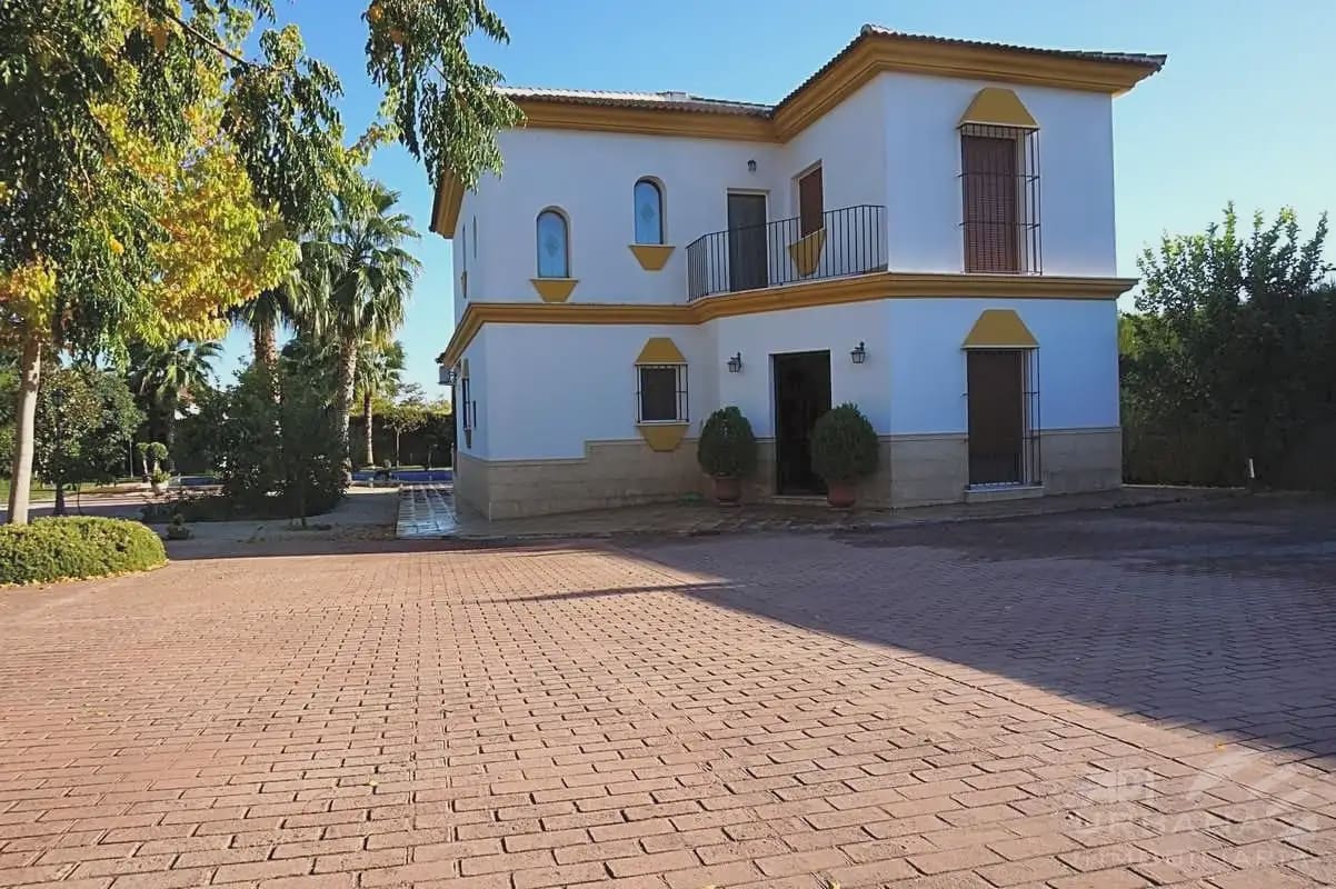 5 bedroom Villa for sale in Lucena with pool - € 550,000 (Ref: 9963645)