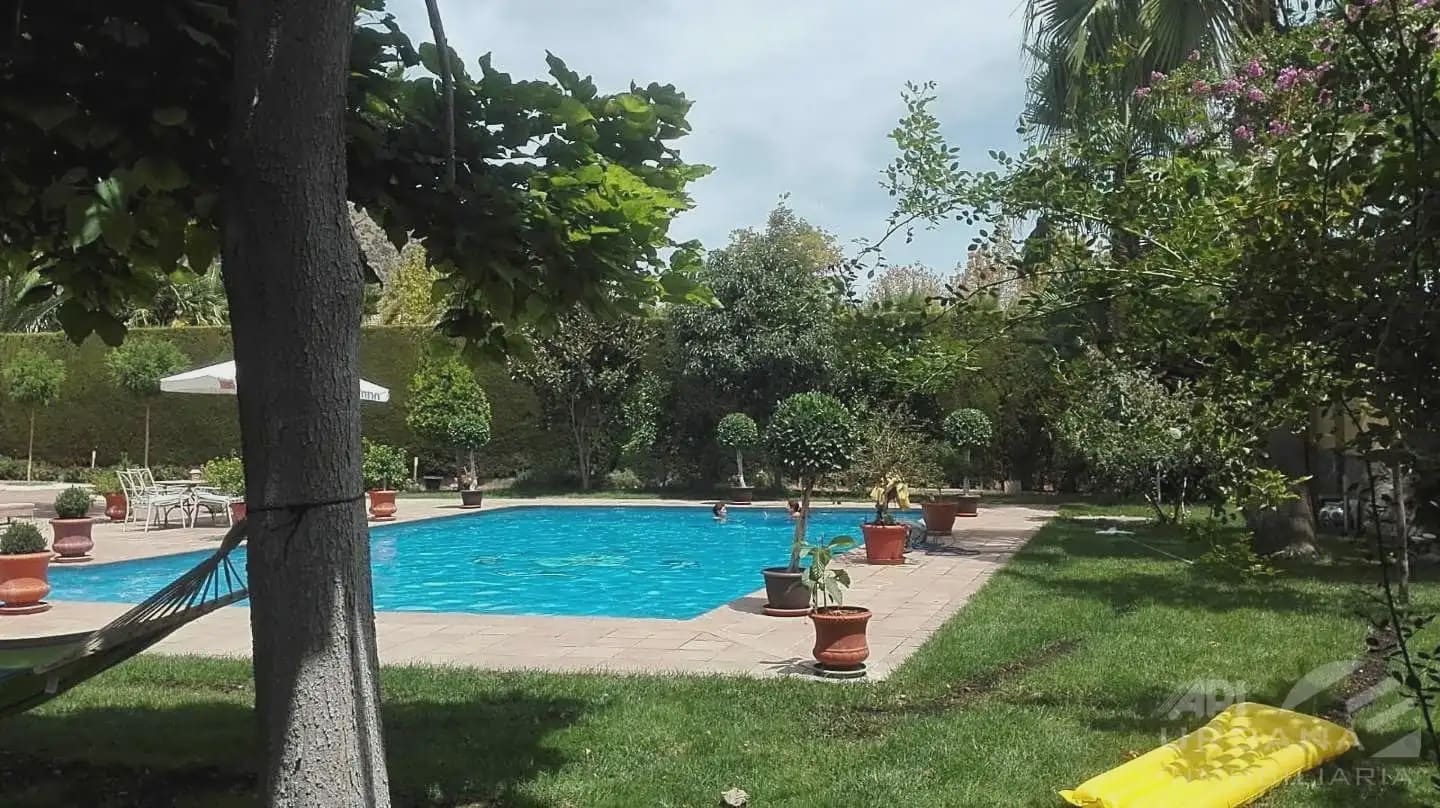 5 bedroom Villa for sale in Lucena with pool - € 550,000 (Ref: 9963645)