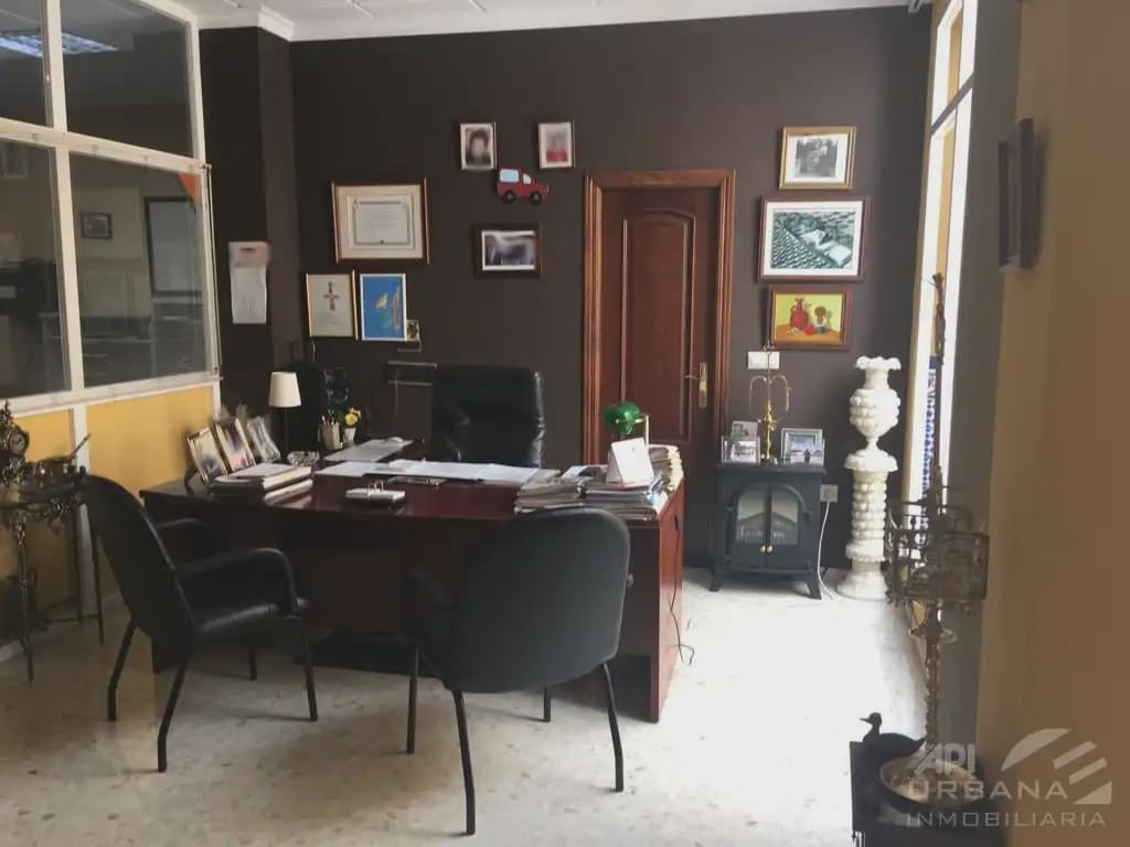 Kaupallinen vuokrattavana paikassa Lucena - 650 € (Ref: 9963647)