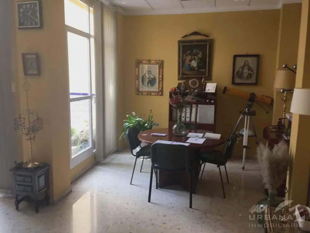 Kaupallinen vuokrattavana paikassa Lucena - 650 € (Ref: 9963647)