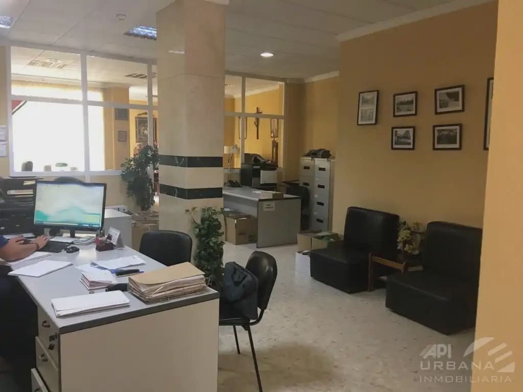 Kaupallinen vuokrattavana paikassa Lucena - 650 € (Ref: 9963647)