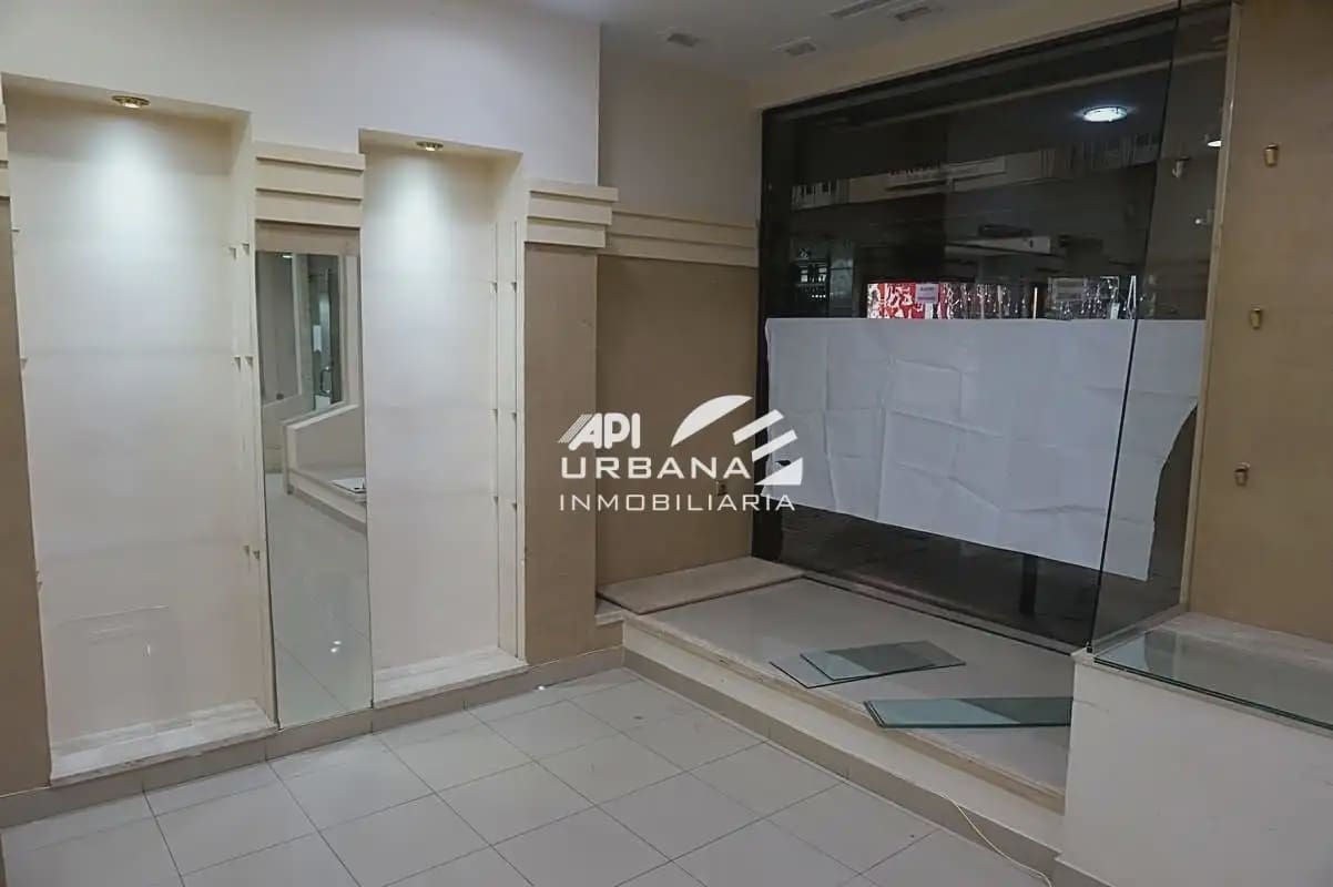 Commercieel te koop in Lucena - € 200.000 (Ref: 9963677)