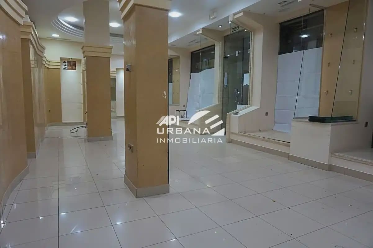 Commercieel te koop in Lucena - € 200.000 (Ref: 9963677)
