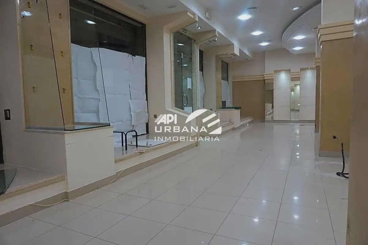 Commercieel te koop in Lucena - € 200.000 (Ref: 9963677)