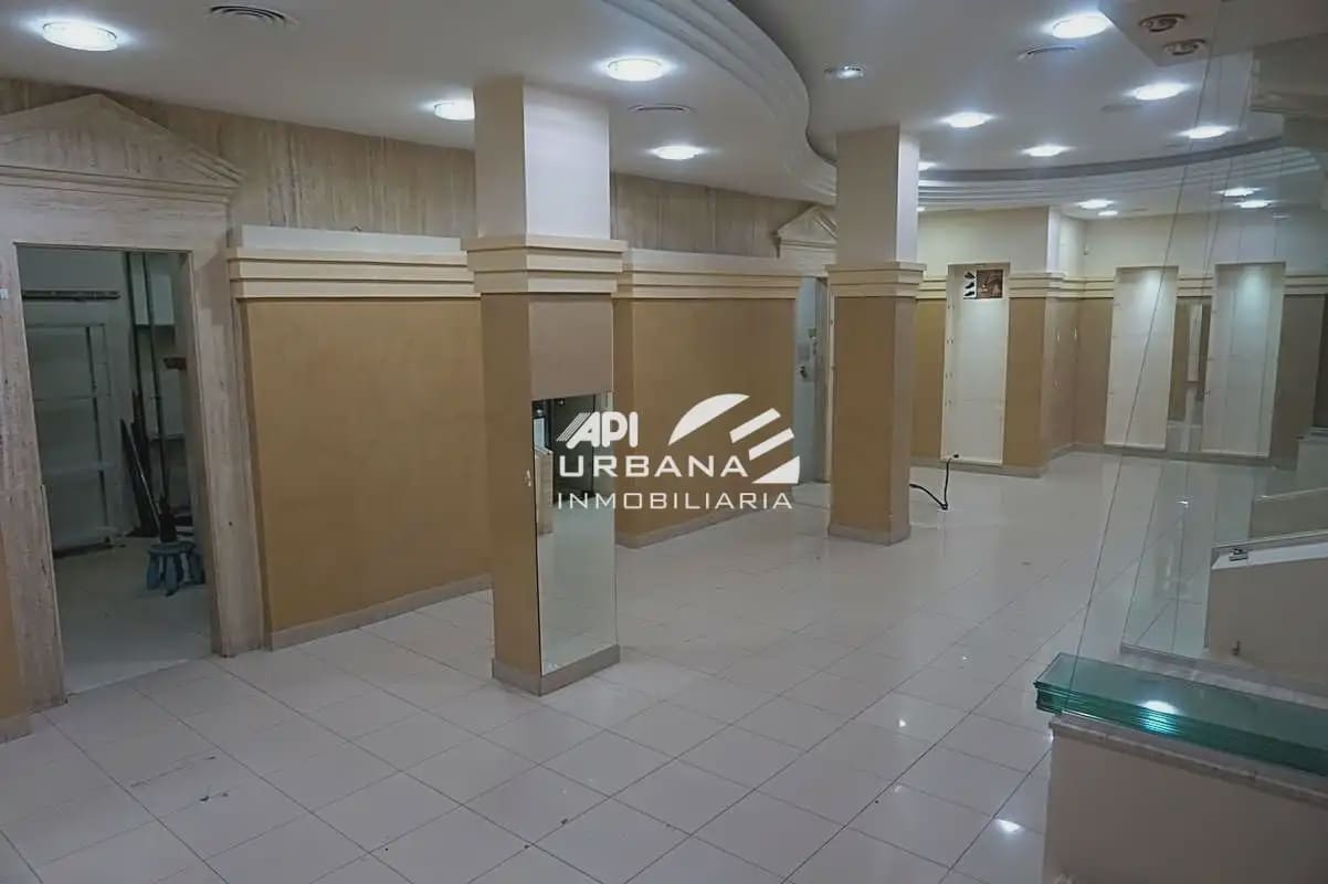 Commercieel te koop in Lucena - € 200.000 (Ref: 9963677)