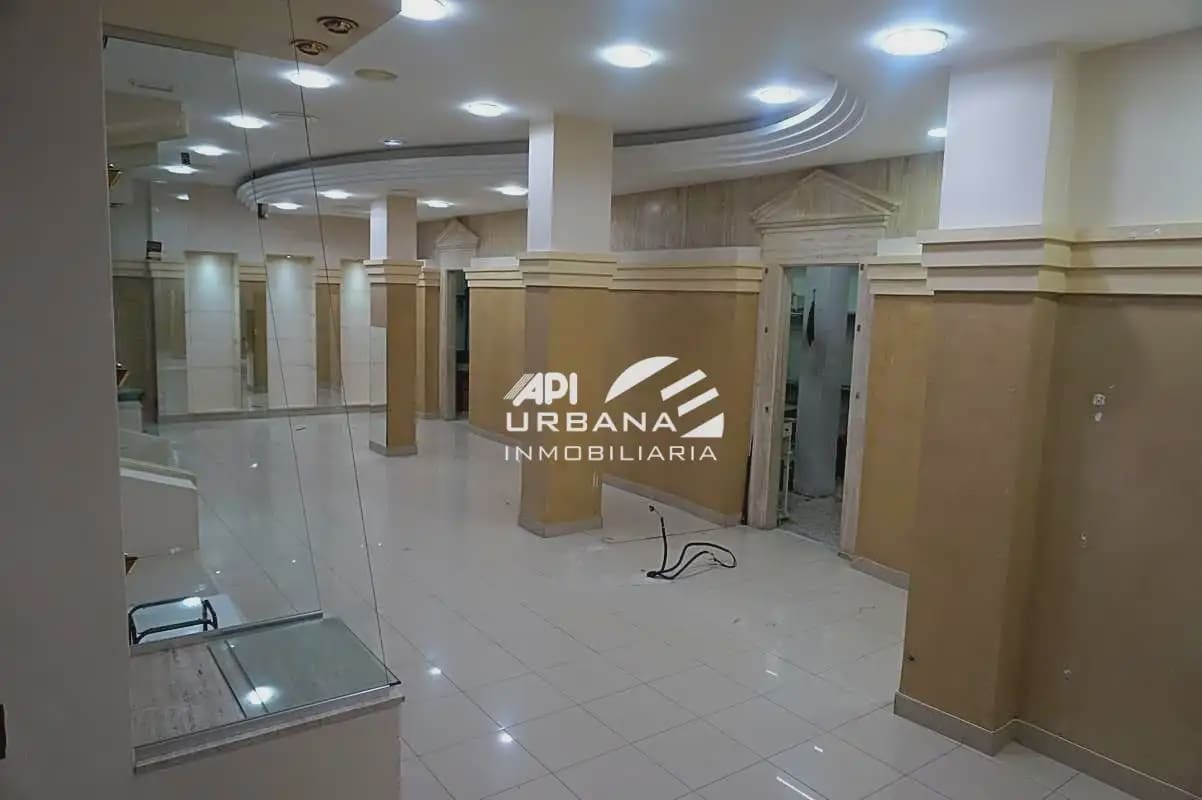 Commercieel te koop in Lucena - € 200.000 (Ref: 9963677)